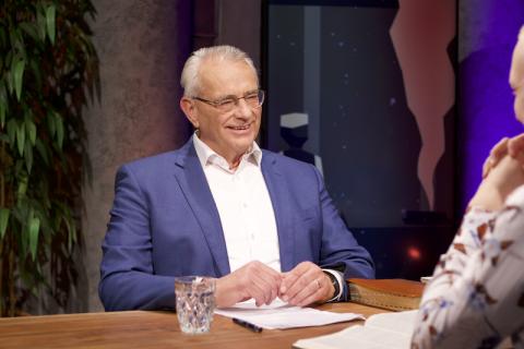 Kees van Velzen in Leviticus bij Family7