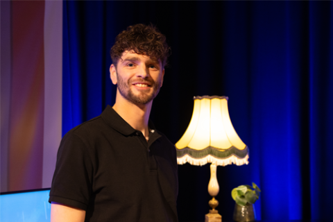 Bijbelstudieleraar Jonathan Pellegrom bij Family7