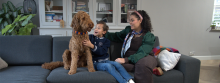 Megan Evenblij in gesprek met kinderen en hun huisdieren in Dierenkriebels bij Family7