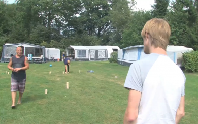 EvenUitblazen_S01A02 zonder logo