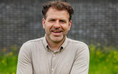 Bijbelstudieleraar Leander Janse bij Family7