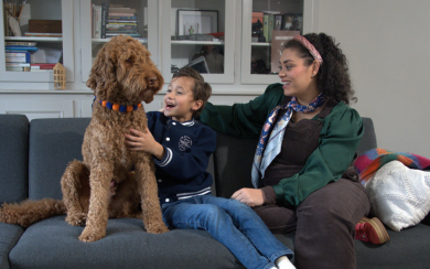 Megan Evenblij in gesprek met kinderen en hun huisdieren in Dierenkriebels bij Family7