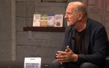 GescheidenAchterDeVoordeur_S1AFL02