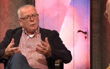 GescheidenAchterDeVoordeur_S1AFL03