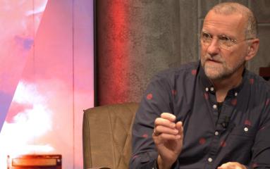 GescheidenAchterDeVoordeur_S1AFL04