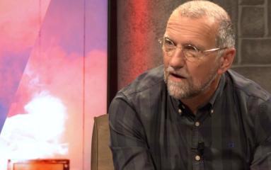 GescheidenAchterDeVoordeur_S1AFL08